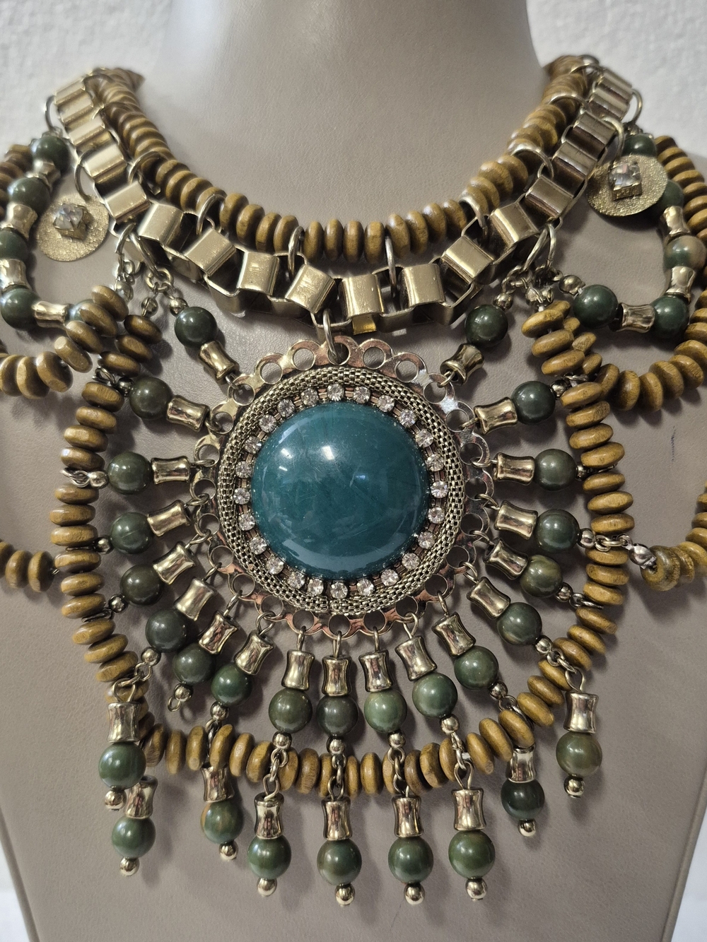 Zara Collection Statement Pendantethnic-style Beaded Necklace in Green & Gold
